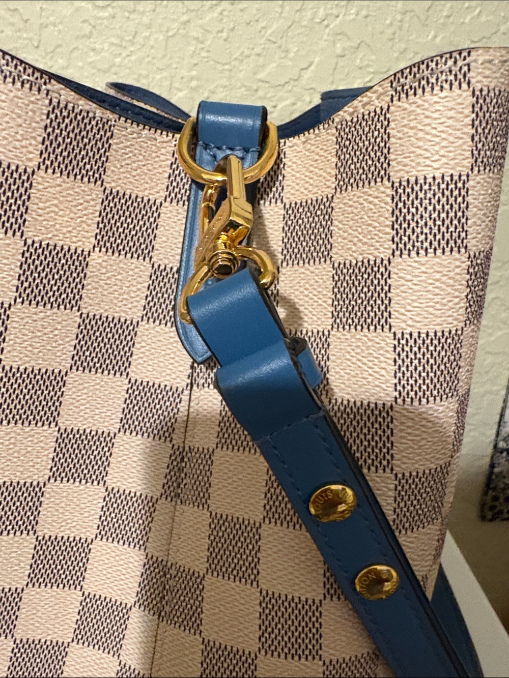 Louis Vuitton Beige Checkered Bucket Bag with Blue Trim - Picture 3 of 9